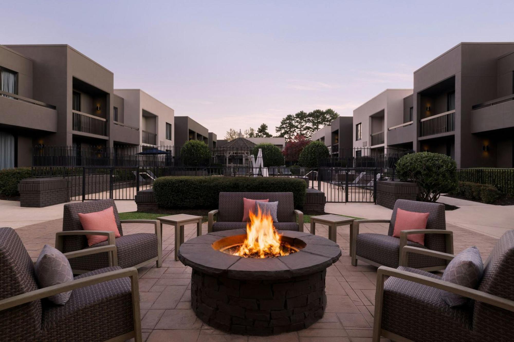 Courtyard Atlanta Northlake Tucker Εξωτερικό φωτογραφία